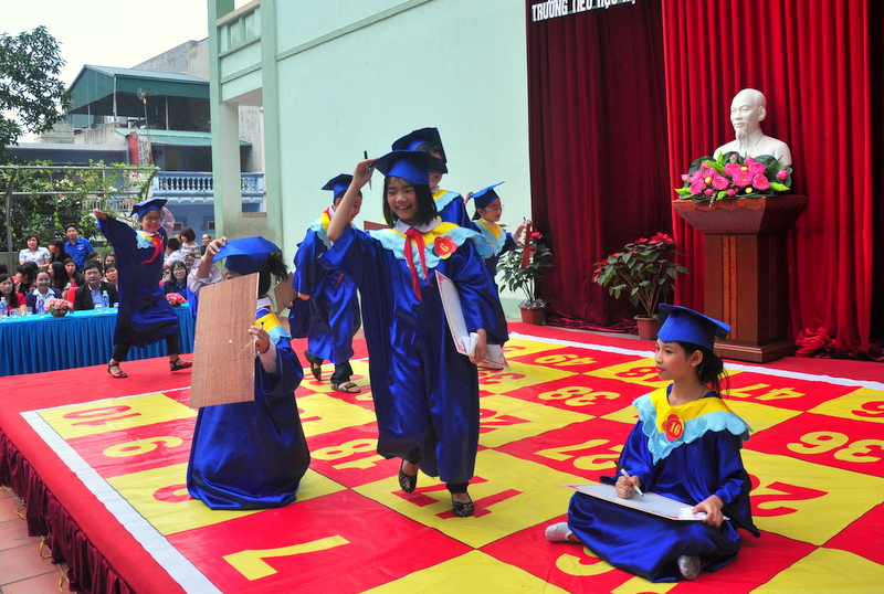 Các thí sinh được cứu trợ nô nức trở lại sàn thi đấu.