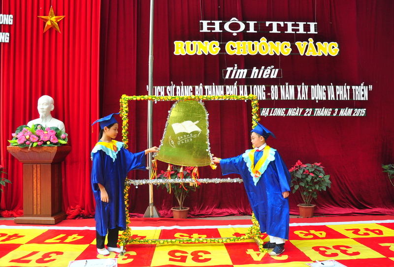 Hai thí sinh xuất sắc nhất của hội thi Rung chuông vàng.