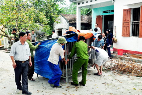 Sau khi được BCĐ “Chiến dịch Quang Trung” vận động, tuyên truyền, nhiều hộ gia đình đã tình nguyện di chuyển đồ đạc, bàn giao mặt bằng.