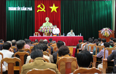 Đồng chí Phạm Minh Chính, Bí thư Tỉnh ủy phát biểu tại buổi làm việc