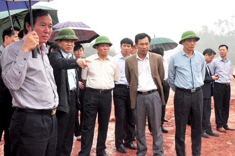 BCĐ “Chiến dịch Quang Trung” kiểm tra tiến độ triển khai dự án Đường giao thông trực chính đấu nối khu chức năng.