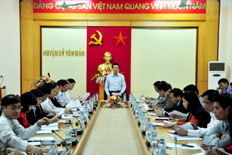 Đồng chí Nguyễn Văn Thành, Phó Chủ tịch UBND tỉnh, Trưởng BCĐ “Chiến dịch Quang Trung” chủ trì buổi kiểm điểm.