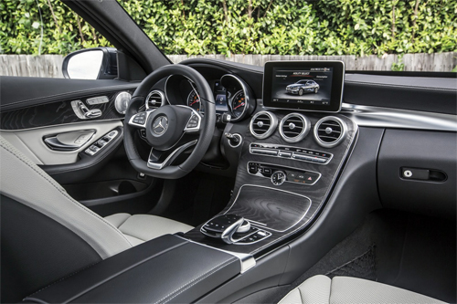 Mercedes C400 2015 giá 65.000 USD.