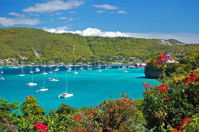 Quốc đảo Saint Vincent and the Grenadines với những bãi biển xinh đẹp, xanh biếc. Ảnh: Planetware.com.