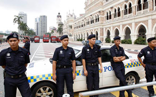Cảnh sát Malaysia tại Quảng trường Độc lập ởi Kuala Lumpur (ảnh: AP)