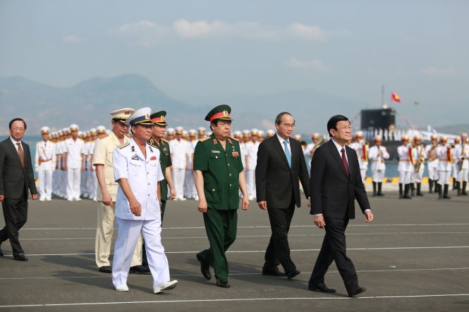 Các đồng chí lãnh đạo Đảng, Nhà nước tới dự lễ kỷ niệm 60 năm Ngày thành lập Hải quân nhân dân Việt Nam - Ảnh: TTO