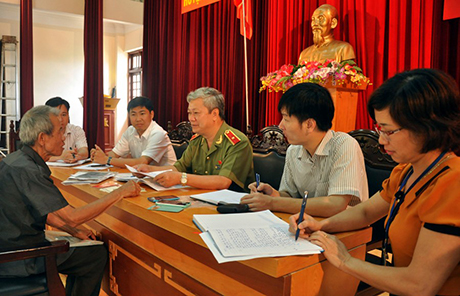Thiếu tướng Vũ Chí Thực,  Giám đốc Công an tỉnh, Phó Trưởng Đoàn ĐBQH tỉnh, tiếp xúc cử tri tại huyện Đầm Hà.