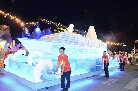 Người dân hào hứng chờ đón Carnaval Hạ Long 2015