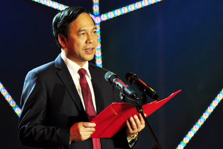 Phó Chủ tịch UBND tỉnh Đặng Huy Hậu phát biểu khai mạc Carnaval Hạ Long 2015.