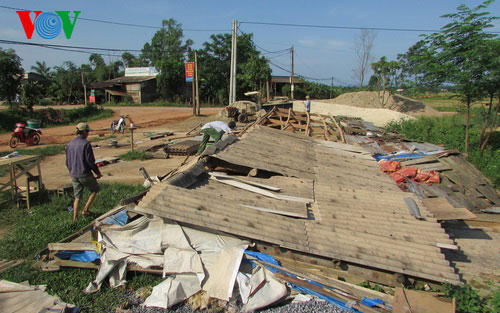 Chợ xã Vĩnh Sơn bị sập hoàn toàn