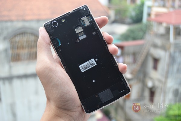 Pin trên OPPO Neo 5 không thể tháo rời.