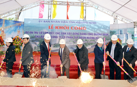 Trụ sở liên cơ quan số 4 tại phường Hồng Hà, TP Hạ Long được khởi công ngày 12-12-2014, do Công ty CP Tập đoàn Hoàng Hà đầu tư với tổng số vốn trên 360 tỷ đồng. Ảnh: Đỗ Phương