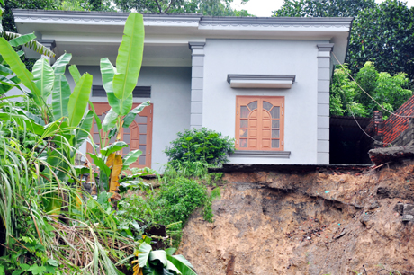 ổ 11, khu 5, phường Hà Tu có nguy cơ sụp đổ cao trong mùa mưa bão.