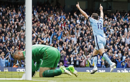  Lampard vẫn cho thấy giá trị đích thực dù đã ở bên kia sườn dốc. Ảnh: Reuters.