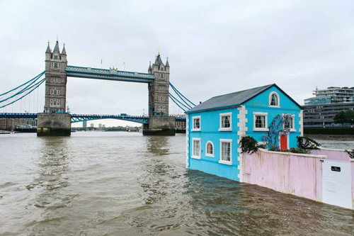 Nhà nổi giúp du khách có thêm trải nghiệm mới về thành phố London. Ảnh: Airbnb.