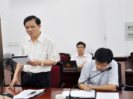 Đồng chí Nguyễn Như Hiền, Phó Chủ tịch Thường trực HĐND tỉnh phát biểu tại cuộc họp.