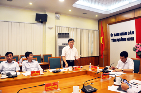 Đồng chí Nguyễn Như Hiền, Phó Chủ tịch Thường trực HĐND tỉnh phát biểu tại phiên họp.