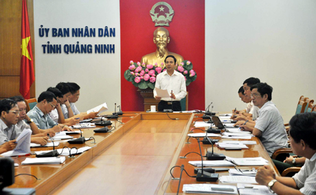 Đồng chí Đặng Huy Hậu, Phó Chủ tịch UBND tỉnh chủ trì cuộc họp.