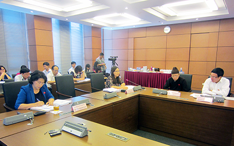 Đoàn đại biểu Quốc hội tỉnh Quảng Ninh tham gia thảo luận ở tổ