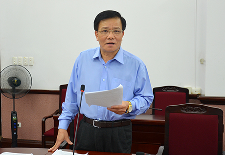 đồng chí Nguyễn Như Hiền, Phó Chủ tịch Thường trực HĐND tỉnh phát biểu tại cuộc họp