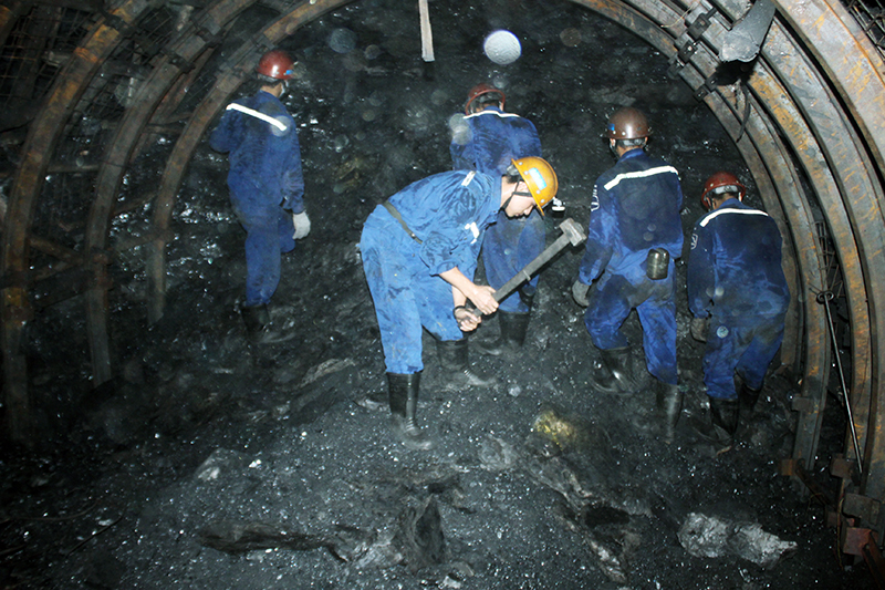 Sản xuất than tại lò chợ cơ giới hoá Công ty CP Than Hà Lầm. Ảnh: Quang Việt (CTV)