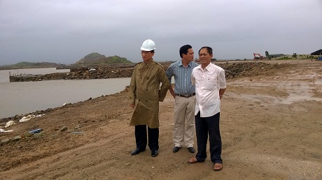  Đồng chí Nguyễn Mạnh Cường – CHủ tịch UBND huyện Hải Hà đi kiểm tra và chỉ đạo công tác đối phó với hoàn lưu sau bão.