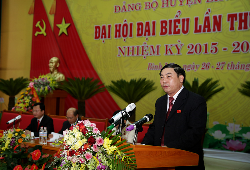 Đồng chí Đặng Bá Bắc, Phó Bí thư Huyện ủy, Chủ tịch UBND huyện phát biểu tại Đại hội.
