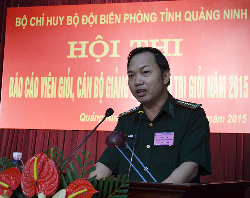 Đại tá Trần Văn Bừng, Phó Chính ủy Bộ Chỉ huy BĐBP tỉnh, Trưởng Ban tổ chức hội thi phát biểu quán triệt, chỉ đạo tại buổi khai mạc