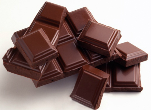 Chocolate giúp xoa dịu căng thẳng nhưng chứa hàm lượng đường khá nhiều. Ảnh: Pinterest.