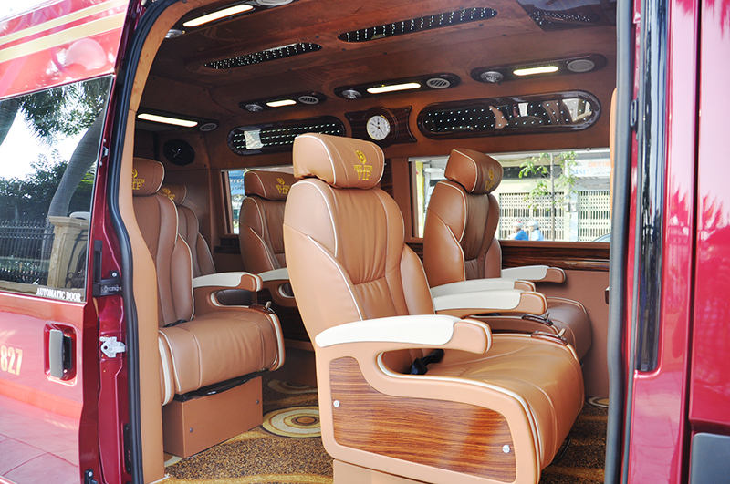 Xe khách Phúc Xuyên Limousine có thiết kế sang trọng.