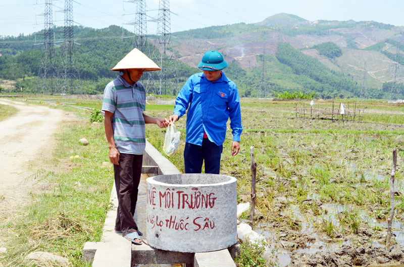 Trên các cánh đồng của Thượng Yên Công đều có bể thu gom thuốc bảo vệ thực vật.