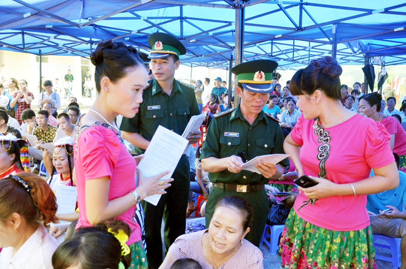 Tuổi trẻ Đồn Biên phòng Pò Hèn thường xuyên xuống cơ sở tích cực tham gia tuyên truyền, phổ biến pháp luật cho nhân dân trên địa bàn xã Hải Sơn (TP Móng Cái).