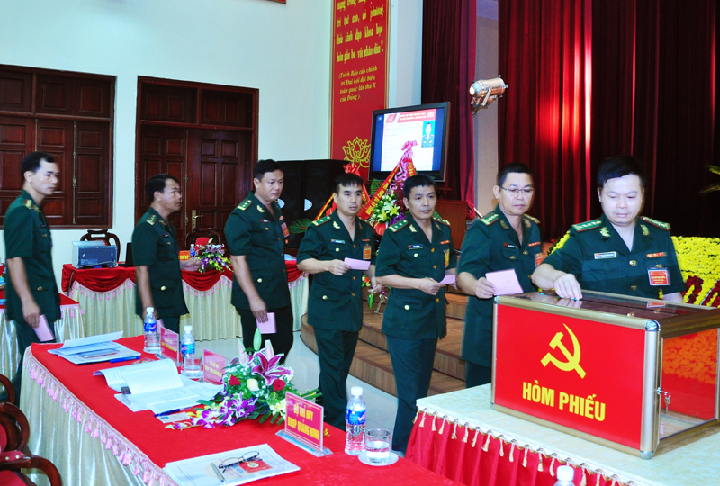 Các đại biểu bầu cử Ban Chấp hành Đảng bộ BĐBP tỉnh nhiệm kỳ 2015-2020.