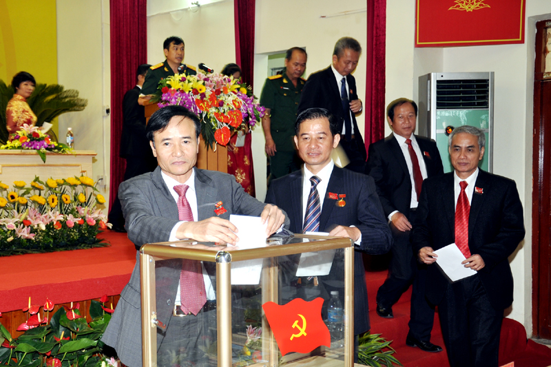 Đồng chí Đoàn Văn Chỉnh tái đắc cử Bí thư Huyện ủy Vân Đồn