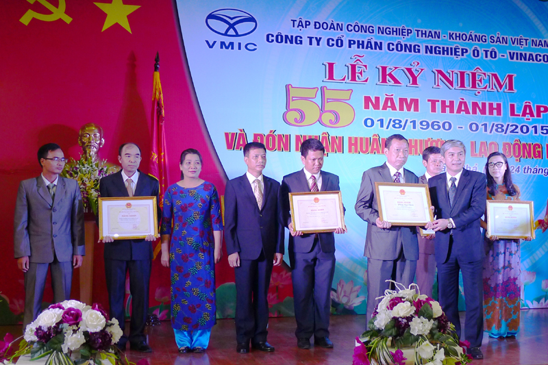 Cá nhân được nhận bằng khen, giấy khen  của Bộ Công thương và Tập đoàn Công nghiệp Than- Khoáng sản Việt