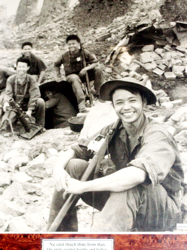 “Nụ cười thách thức chiến tranh” - Một bức ảnh quý được trưng bày trong nhà tưởng niệm Thành Cổ Quảng Trị.