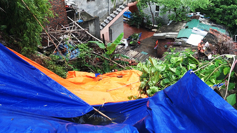 Hiện trường vụ sạt lở đất tại tổ 44, khu 3, phường Bạch Đằng (TP Hạ Long)