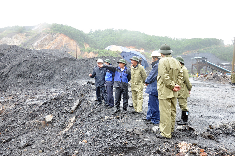Chủ tịch HĐTV Lê Minh Chuẩn cùng lãnh đạo TKV kiểm tra công tác phòng chống, khắc phục hậu quả do mưa lũ gây ra tại khu vực bãi thải Hà Tu.