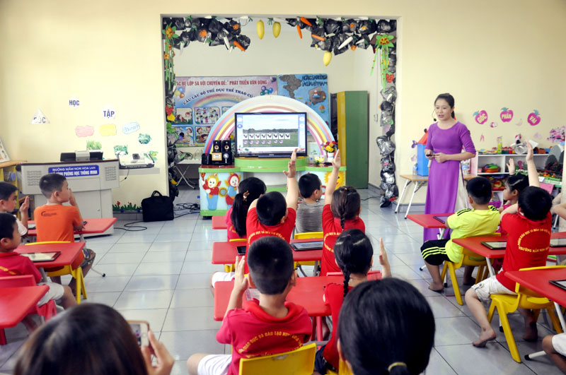 Lớp học thông minh ở Trường Mầm non Hoa Phượng, phường Mạo Khê.