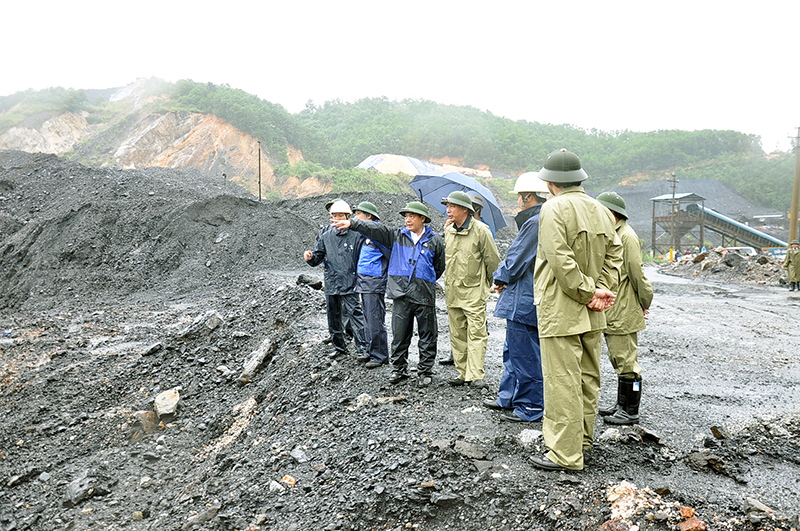 Lãnh đạo Tập đoàn TKV  kiểm tra, chỉ đạo khắc phục hậu quả mưa lũ tại khu vực bãi thải Hà Tu