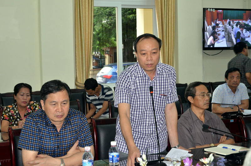 Đồng chí Khuất Mạnh Thắng, Phó Tổng Giám đốc TKV phát biểu tại cuộc họp.