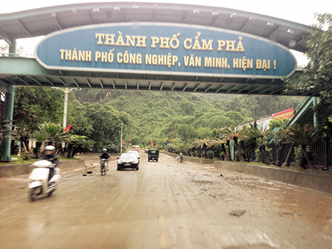 Quốc lộ 18 đoạn qua dốc Đèo Bụt nối TP Hạ Long và Cẩm Phả bị ngập sâu đã chính thức được khắc phục.