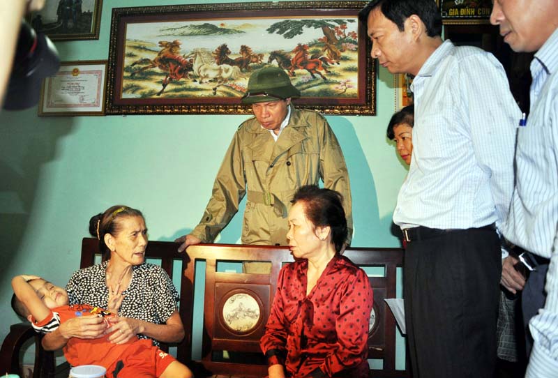 Phó Chủ tịch nước Nguyễn Thị Doan cùng các đồng chí lãnh đạo tỉnh
