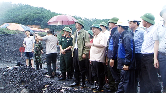 Phó Thủ tướng Chính phủ Nguyễn Xuân Phúc làm việc với tỉnh Quảng Ninh về khắc phục hậu quả do mưa lũ