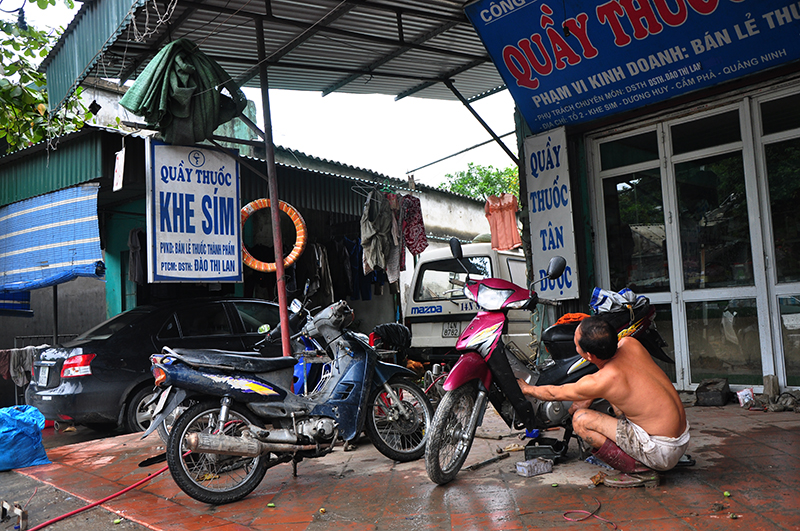 Theo thống kê xã Dương Huy trong ngày qua có gần 100 xe máy bị hư hỏng do mưa lụt.