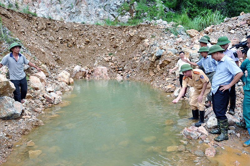 Qua kiểm tra, khảo sát, Tập đoàn Indevco và các cơ quan chức năng của tỉnh đã xác định được vị trí cửa hang thoát nước đã bị tắc do khai thác đá vùi lấp.