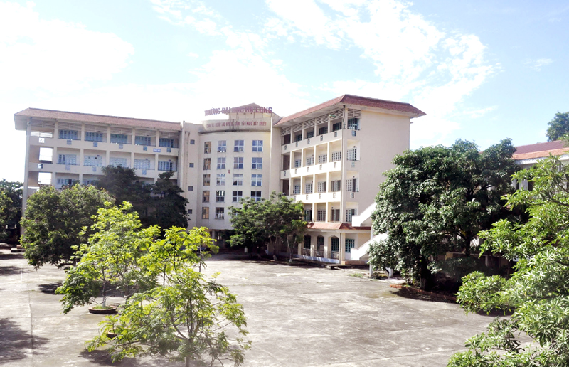 Khu giảng đường của Trường Đại học Hạ Long cơ sở 1 ở phường Nam Khê, TP Uông Bí được đầu tư khang trang, hiện đại