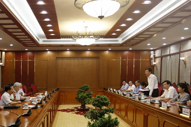 Bí thư Tỉnh ủy Nguyễn Văn Đọc báo cáo công tác chuẩn bị Đại hội Đảng bộ tỉnh Quảng Ninh lần thứ XIV, nhiệm kỳ 2015- 2020.