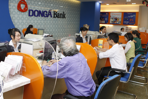 Hoạt động rút tiền tại DongA Bank đã giảm hẳn trong ngày 19/8, nhiều người đã gửi tiết kiệm trở lại.
