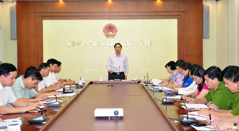 Đồng chí Đặng Huy Hậu, Phó Chủ tịch Thường trực UBND tỉnh, Trưởng Ban tổ chức Đại hội thi đua yêu nước tỉnh lần thứ IV, phát biểu kết luận cuộc họp.
